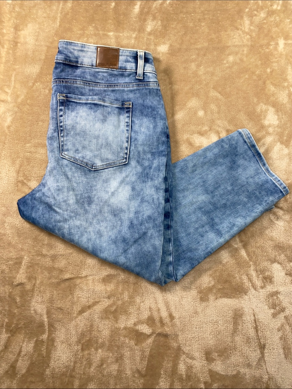 Maurices Light Wash Capri Jeans